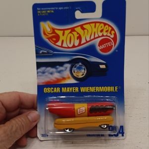 New old stock 1991 Hot Wheel Oscar Mayer weinermobile. #204